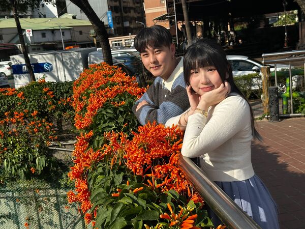 ▲新北春節賞花新亮點 鴨母港炮仗花迎暖陽盛放。（圖／新北市水利局提供）