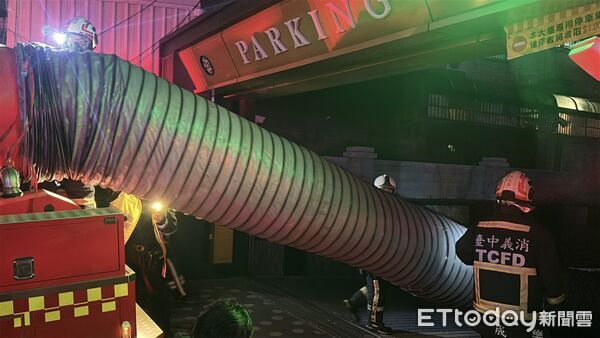 ▲▼台中社區大樓深夜火警。（圖／記者許權毅攝）