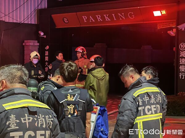 ▲▼台中社區大樓深夜火警。（圖／記者許權毅攝）