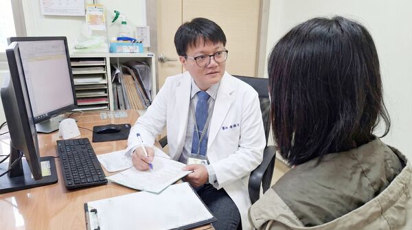 ▲▼黃國洋醫師觀察發現，焦慮過年社交的恐年族明顯增加。（圖／部立台北醫院提供）