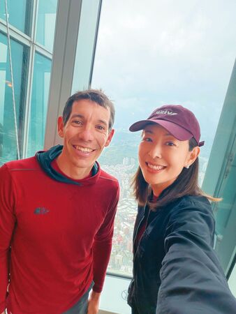 公費追星有光環／獨家！人氣高漲被盯上　賈永婕遭詐騙裝熟坑民眾