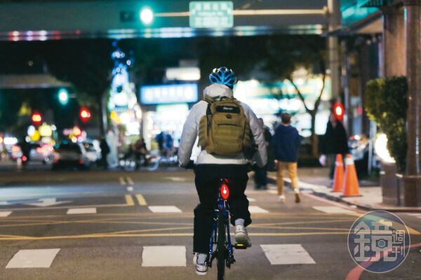 巡演吸金大復活1／王力宏台北騎單車上工直擊　巡演壓軸三亞海陸空全包引爆全城