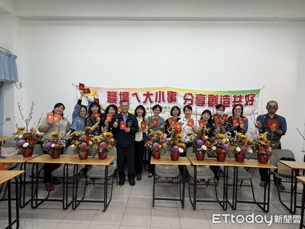 ▲台南市勞工局於曾文市政願景園區舉辦「生活花藝」課程，學員專心投入創作。（圖／記者林東良翻攝，下同）