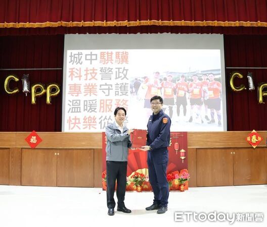 ▲▼總統賴清德在農曆春節連假第一天，也是情人節當天前往北市中正一、二分局進行慰勤。（圖／記者邱中岳翻攝）