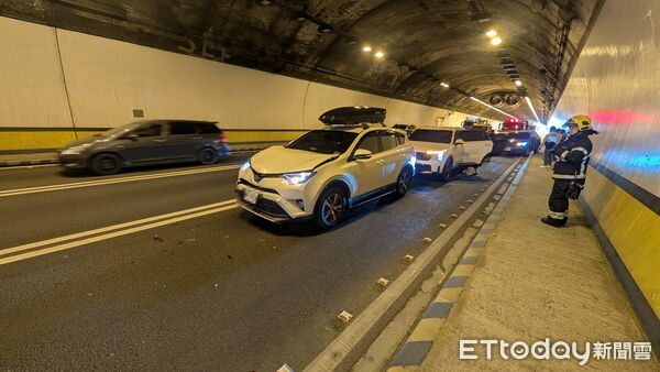 ▲▼國道3號嘉義蘭潭隧道車禍。（圖／記者翁伊森翻攝）