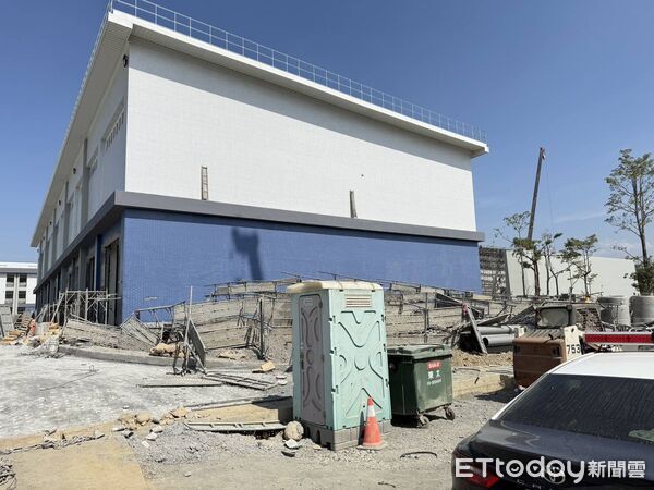 ▲▼ 嘉義工地驚傳鷹架倒塌 4工人骨折送醫 。（圖／記者翁伊森翻攝）