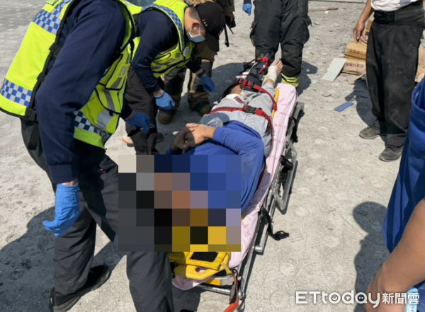 ▲嘉義工地驚傳鷹架倒塌5人送醫。（圖／記者翁伊森翻攝，下同）