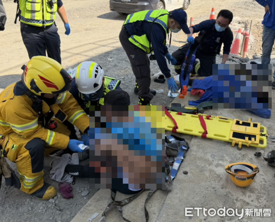 ▲嘉義工地驚傳鷹架倒塌5人送醫。（圖／記者翁伊森翻攝，下同）