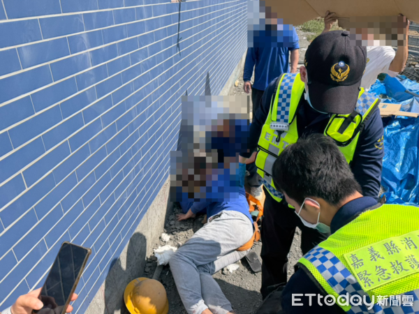 ▲嘉義工地驚傳鷹架倒塌5人送醫。（圖／記者翁伊森翻攝，下同）