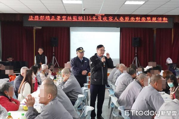 ▲收容人與家屬相擁團聚，久別重逢場面溫馨。（圖／記者游瓊華翻攝）