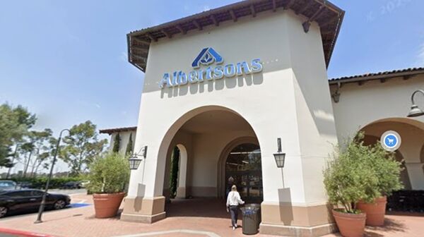 ▲▼地上有鈔票！美超市員工撿起「瘋狂頭暈」　不明白粉化驗結果曝。（圖／翻攝Google Maps）