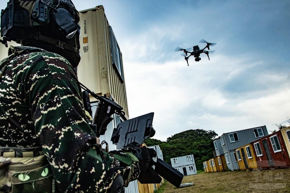 政院核定無人機部隊適用戰鬥部隊加給 官兵今明兩日獲領