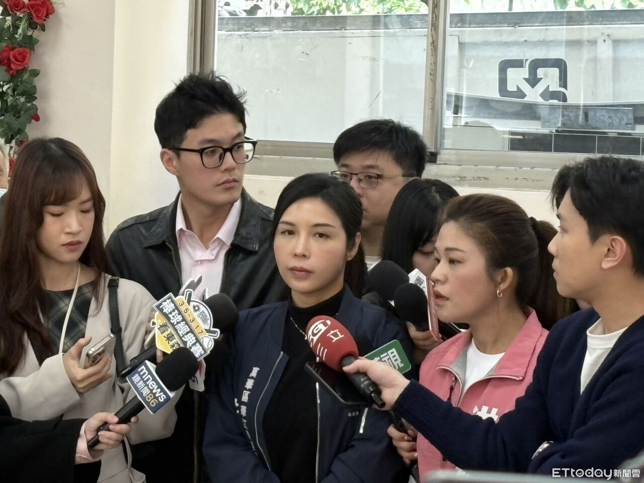 快訊/地方前輩強抱碰臀!美女里長洪佳君崩潰報案 色狼落網了