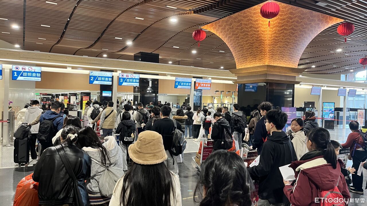 春節小三通人潮現!金門水頭港啟用全新e-Gate 10秒快速通關