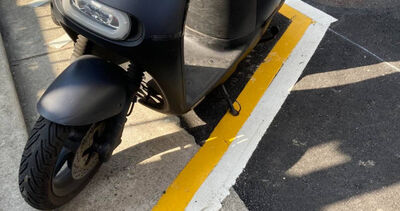 機車格「白線內畫黃線」！她納悶不解　內行人解答：是金錢顏色