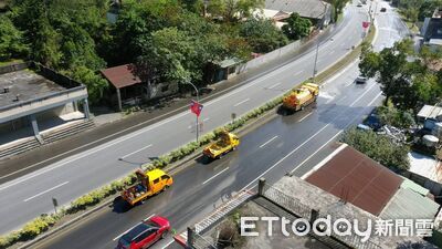 路面灑掃無揚塵！台九線鳳林至光復段　公路局助鄉親返鄉過好年
