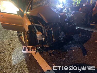 國3中和匝道前「死亡迴轉」！碰撞BMW車體爛毀　1男傷重不治