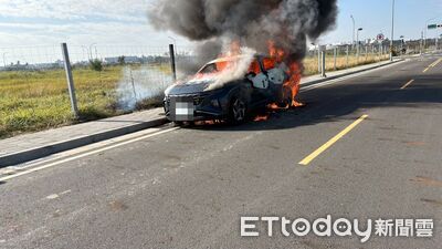快訊／台南善化「汽車燒成火球」水溝竄火！　駕駛座驚見一具焦屍