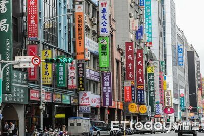 女學生闖紅燈挨罰500「崩潰大哭」…員警遞面紙：30天內都能繳