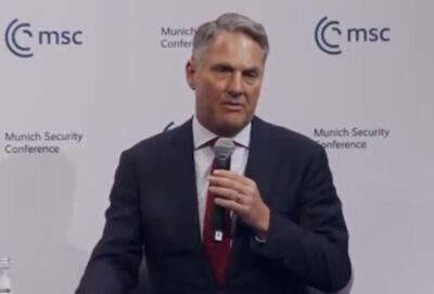 美官喊取消「藍白政客綠卡」 網笑:Just do it!還是美國人厲害