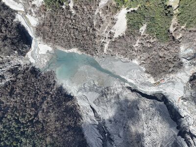 最新畫面曝！馬太鞍溪堰塞湖水量僅為溢流前0.02%　8勇士駐守監控