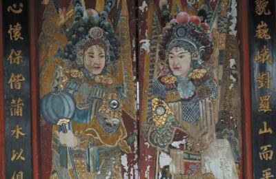 陸少數民族「門神」崇拜大不同　掛木製男性生殖器起辟邪鎮宅之用