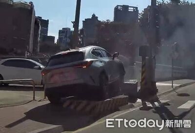 聚餐後恍神！休旅逆撞變電箱釀40多戶停電　夫急喊：妻還在車上