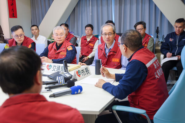 ▲春節連假首日侯友宜視察路況。（圖／新北市新聞局提供）