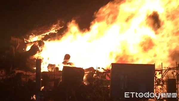 ▲▼高雄橋頭晚間火警。（圖／民眾提供）