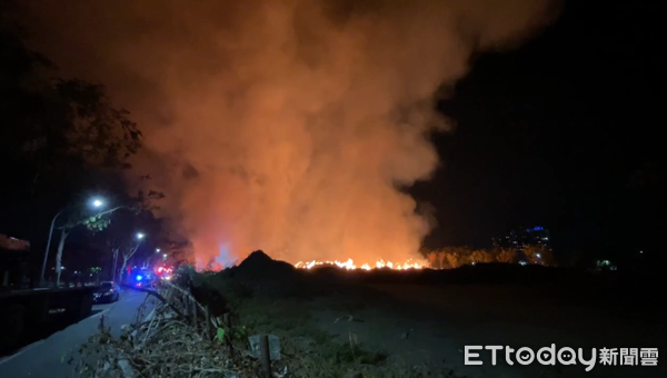 ▲▼高雄橋頭晚間火警。（圖／民眾提供）