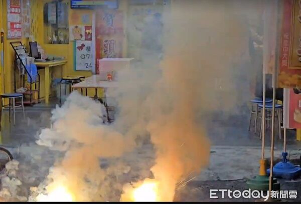 ▲▼大樂透頭獎落高雄小港！彩券行驚喜鳴炮。（圖／民眾提供）