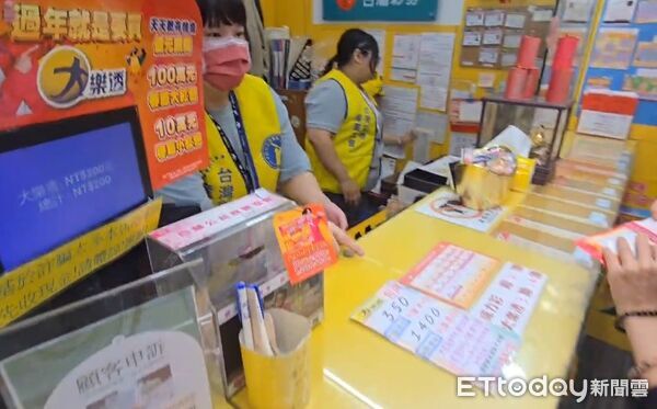 ▲▼大樂透頭獎落高雄小港！彩券行驚喜鳴炮。（圖／民眾提供）
