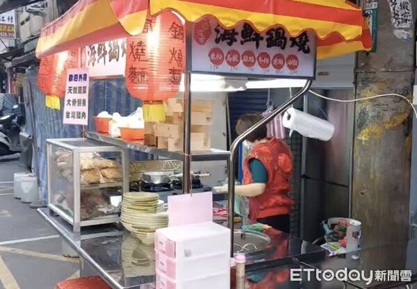 ▲陳姓女子遭投資詐騙，畢生積蓄上千萬元付諸東流，經營一家鍋燒麵攤，重新開始人生。（圖／桃園警分局提供、下同）