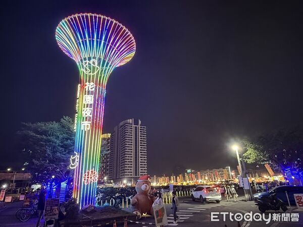 ▲春節期間台南多處夜市不打烊，吸引大批人潮走春迎新年。（記者林東良翻攝，下同）