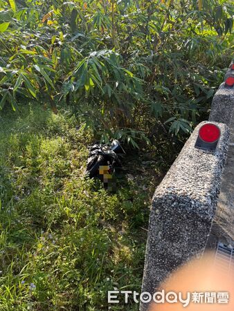 ▲▼             嘉義縣24歲男子無照騎乘黃牌重機自撞電桿，抵達醫院前已死亡。（圖／記者翁伊森翻攝，下同）