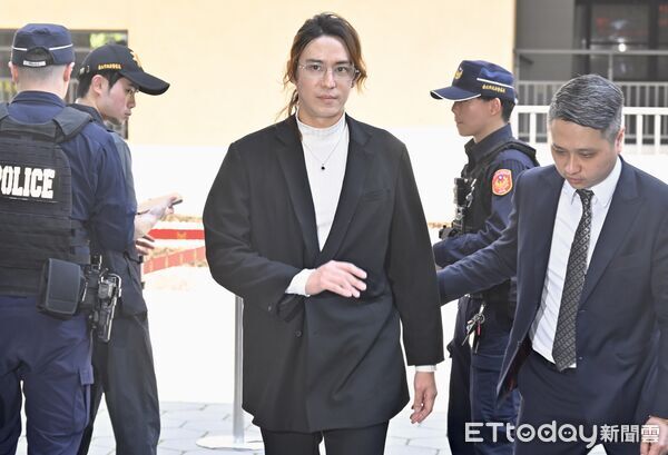 ▲▼吳敦告別式,陳楚河到場悼念。（圖／記者李毓康攝）