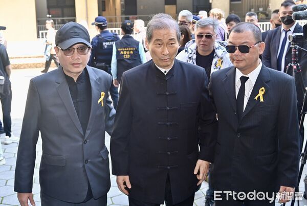 ▲▼吳敦告別式,白狼張安樂到場悼念。（圖／記者李毓康攝）