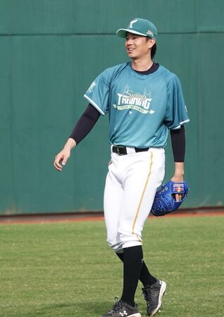 ▲魔鷹、黃子鵬、王維中 。（圖／台鋼雄鷹提供）