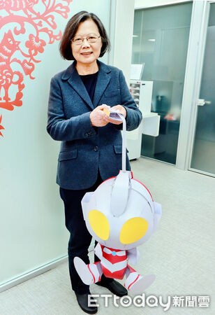 ▲▼  蔡英文辦公室掛「福氣加碼」。（圖／蔡英文辦公室提供）