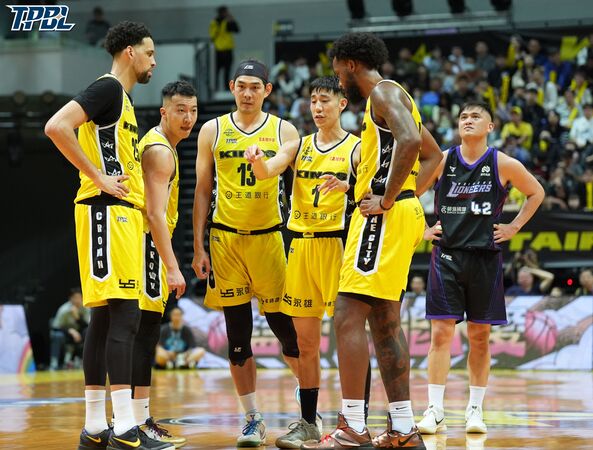 ▲新北國王沃許本、呂政儒，新竹御嵿攻城獅朱雲豪、田浩。（圖／TPBL提供）