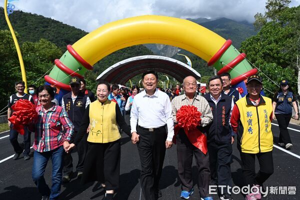 ▲▼「縣193線三棧至七星潭路段安全景觀道路拓寬新闢工程」在各界的見證下舉行通車典禮。（圖／花蓮縣政府提供，下同）