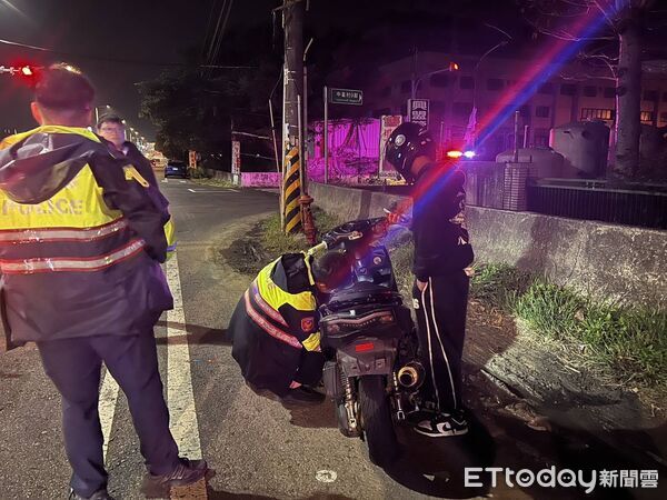 ▲道交條例新修加重騎士翹牌罰則，圖為警方取締畫面。（圖／記者張君豪翻攝）