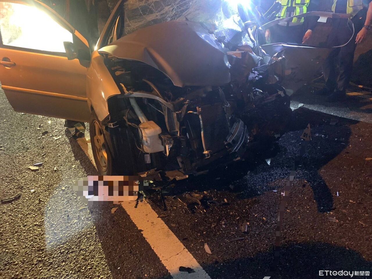 國3中和匝道前「死亡迴轉」!碰撞BMW車體爛毀 1男傷重不治