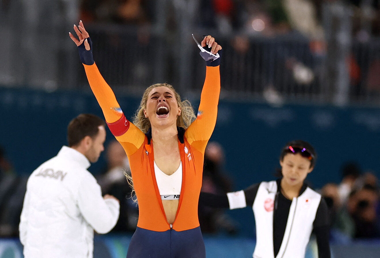 ▲荷蘭競速滑冰女將萊爾丹奪金大露Nike內衣。（圖／路透）