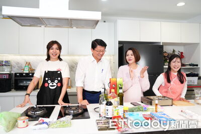 謝龍介攜手藍營3女神 新春下廚挑戰3大特色年菜