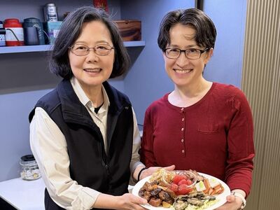 蔡英文除夕合體蕭美琴！溫馨畫面曝　網見1亮點驚呼：這盤超好吃