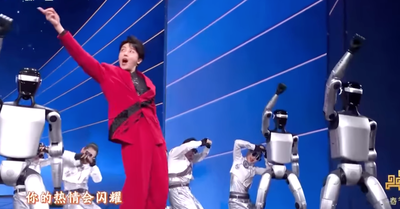 言承旭與機器人跳舞！　「史上最密集AI春晚」貓熊、齊天大聖登場
