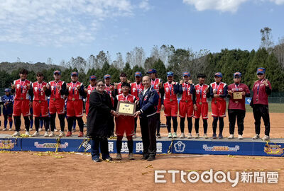 暨大勇創大專女壘聯賽6連霸　王牌柯夏愛獨得最佳投手暨MVP