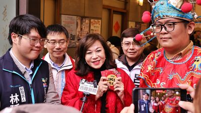 新春首日走春送福　邱佩琳發送新春開運紅包
