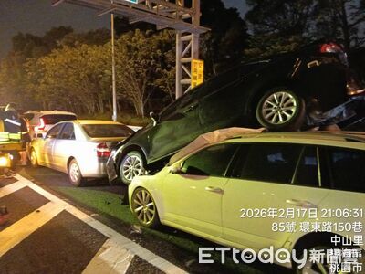 快訊／國道晚間重大車禍！5車連環撞「疊羅漢」